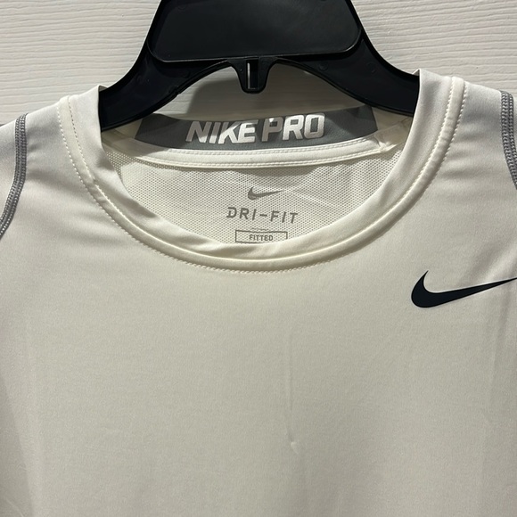 Nike Pro Men’s DriFit fitted athletic jersey. Size L - Picture 2 of 9